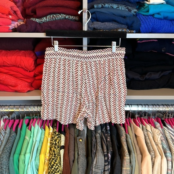 Loft pink/black/white chevron print shorts size XS​ - Picture 3 of 3